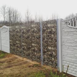 Декоративный забор из бетона с воротами и калиткой